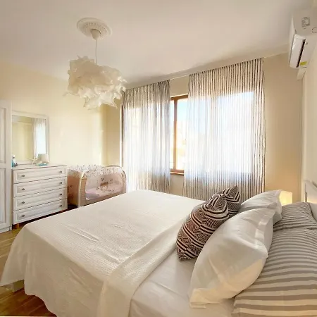 Lovely With Balcony In Old Town By Flat Mаnаger * Ahyolu