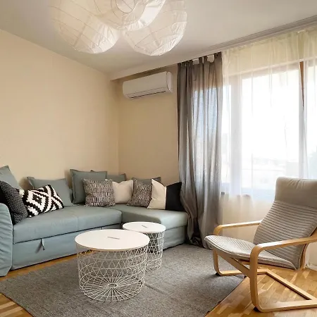 아파트 Lovely With Balcony In Old Town By Flat Mаnаger